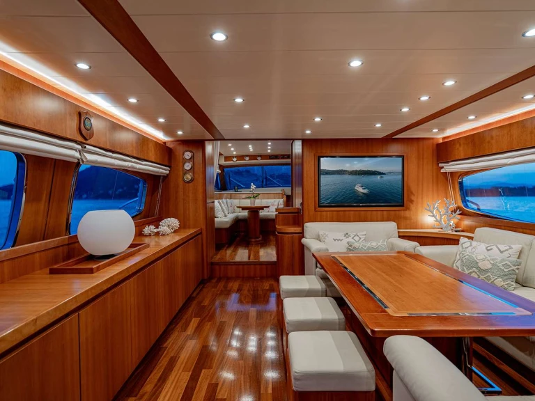 Hire Luxury Yacht with or without skipper Posillipo Cannigione