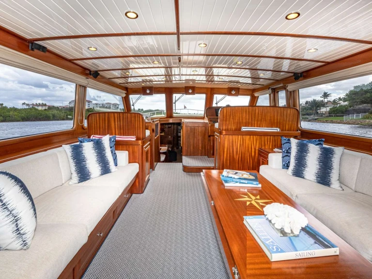 Luxury Yacht to hire State of Maine at the best price