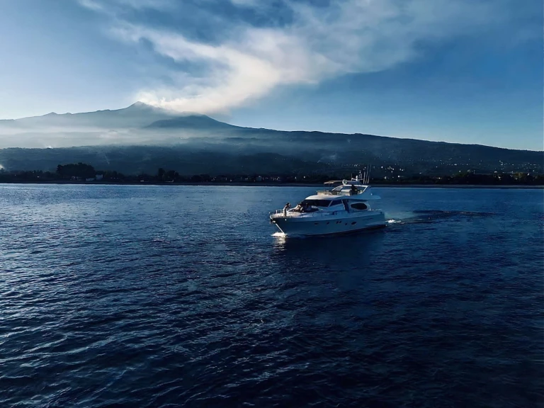 Yacht charter Riposto - Ferretti Angelica on SamBoat
