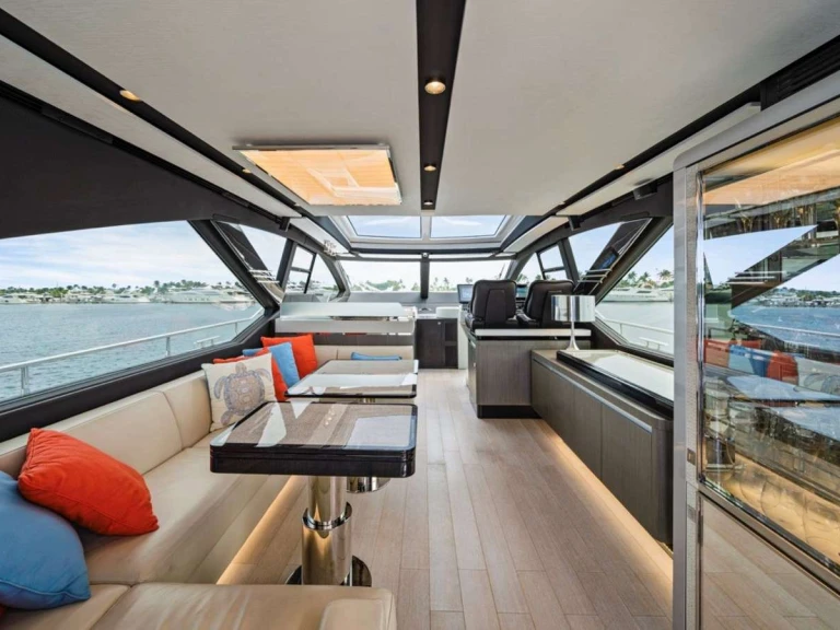Hire Luxury Yacht with or without skipper Azimut Miami