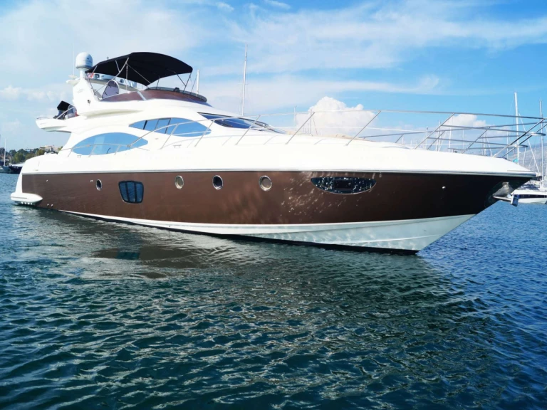 Luxury Yacht hire in Athens - Azimut CHILL OUT II