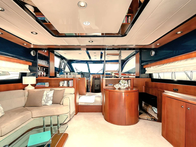 Luxury Yacht hire in Athens - Riva ETERNO