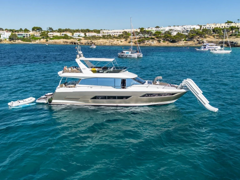 Hire Luxury Yacht Prestige Yachts with a boat licence