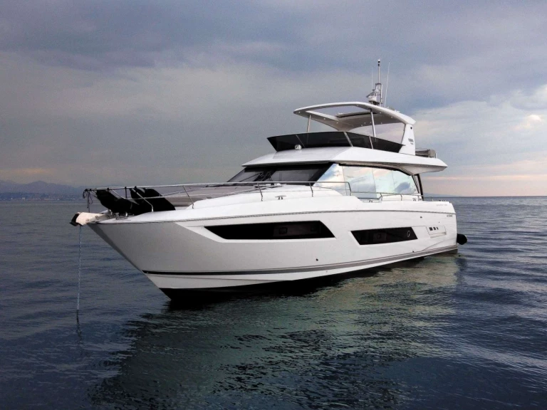 Yacht charter French Riviera - Prestige Yachts Romy One on SamBoat