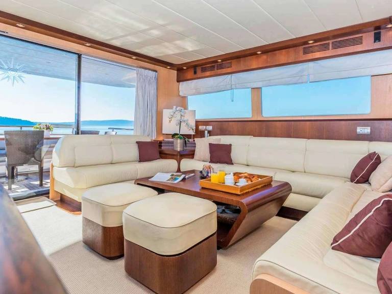 Hire Luxury Yacht with or without skipper Maiora Kaštel Gomilica
