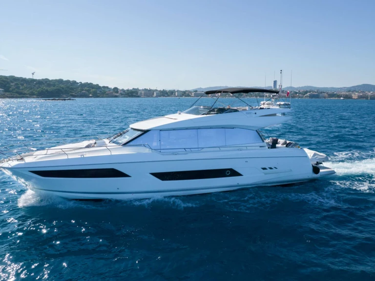 Luxury Yacht to hire French Riviera at the best price
