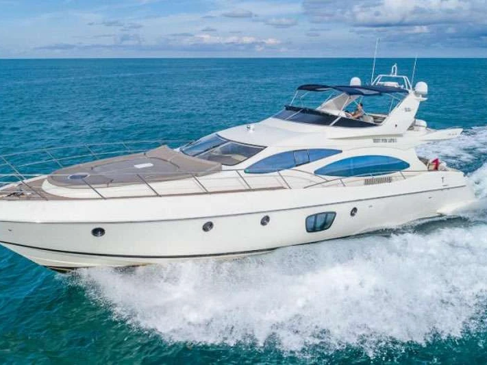 Charter a Azimut EVOLUTION in Greece on Samboat