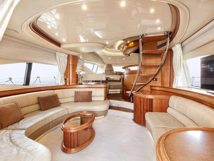 Hire Luxury Yacht Azimut with a boat licence