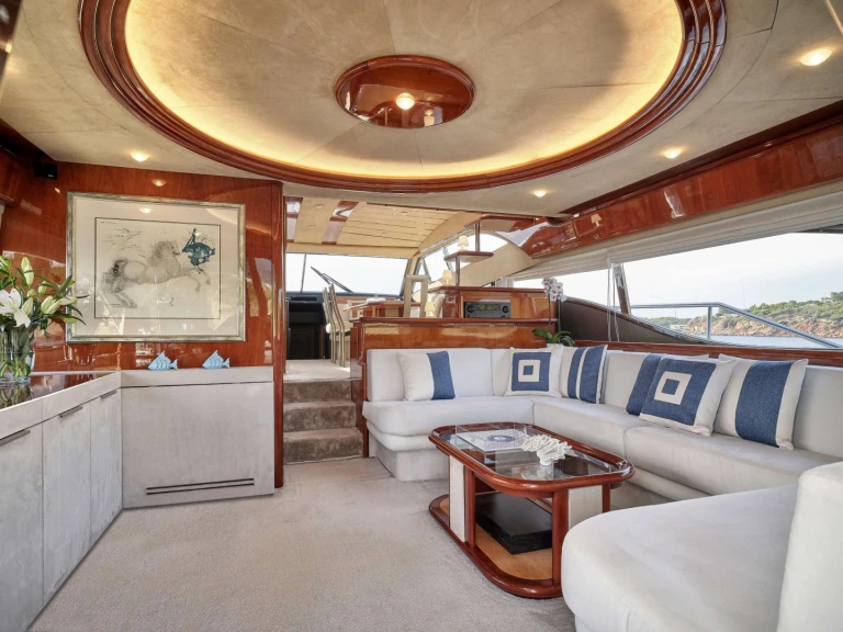 Luxury Yacht to hire Athens at the best price