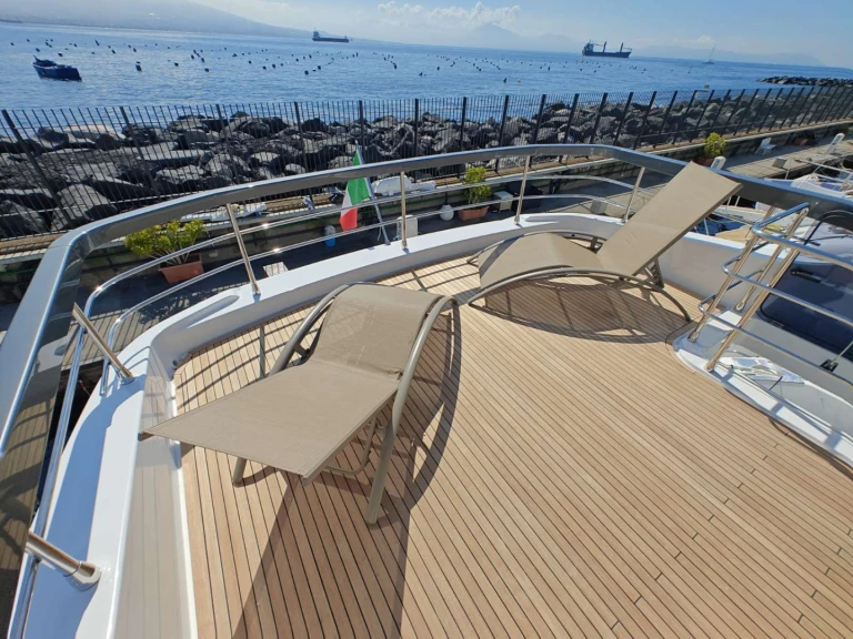 Luxury Yacht hire in Naples - Azimut ARAGREV 4