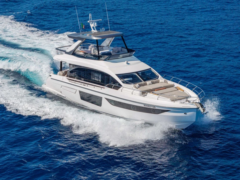 Luxury Yacht to hire Riposto at the best price