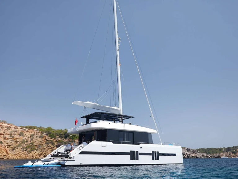 Hire Luxury Yacht with or without skipper Sunreef Nassau