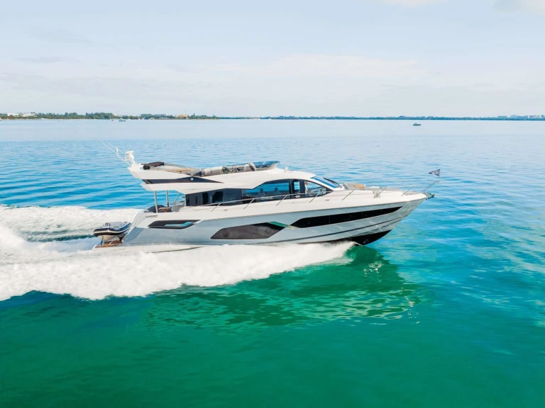 Hire Luxury Yacht with or without skipper Sunseeker Chicago