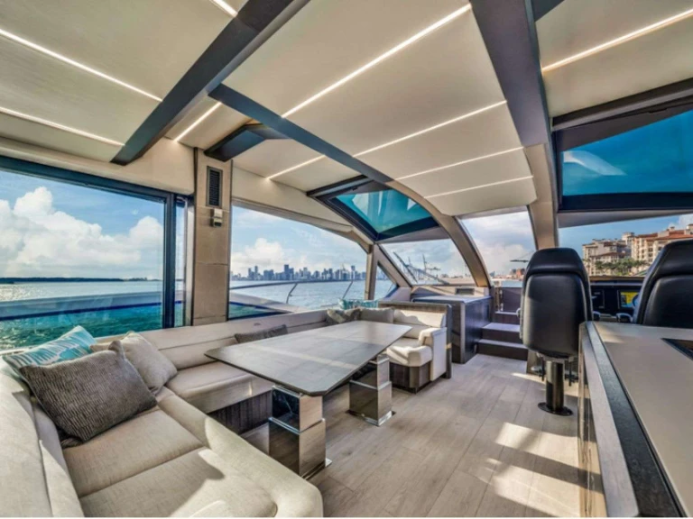 Luxury Yacht to hire Miami Beach at the best price