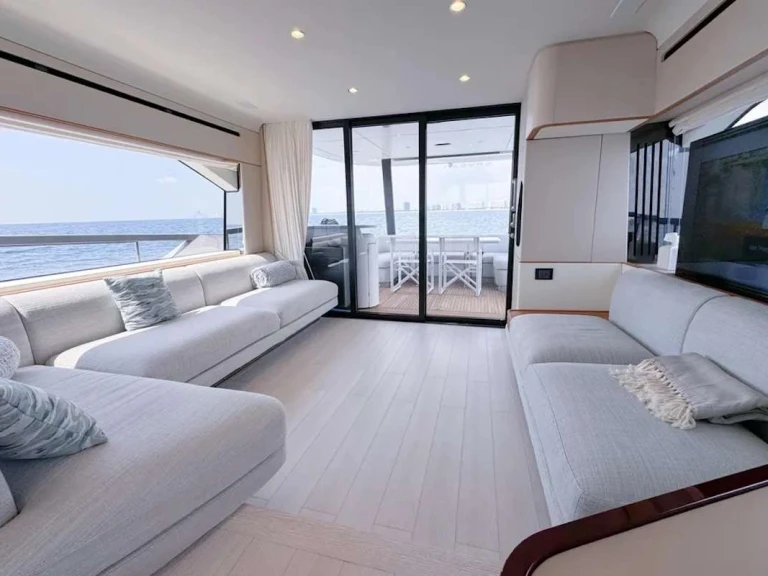 Hire Luxury Yacht with or without skipper Azimut Miami