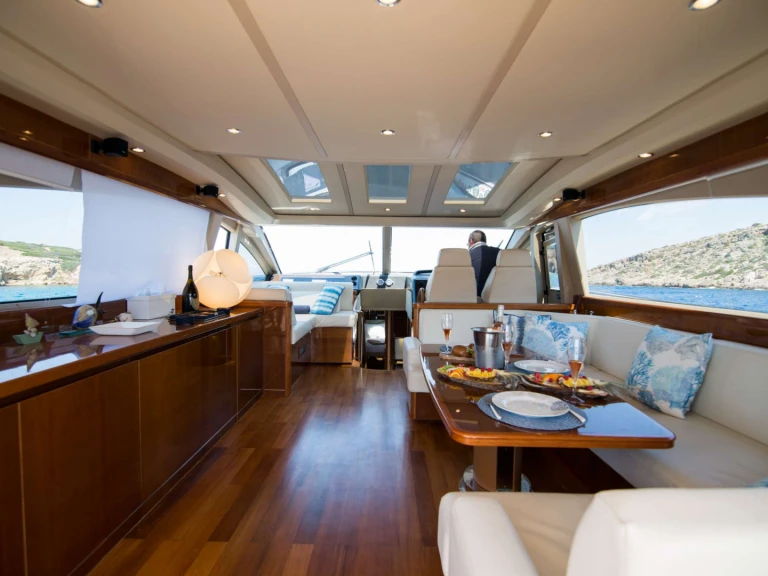 Luxury Yacht to hire Athens at the best price