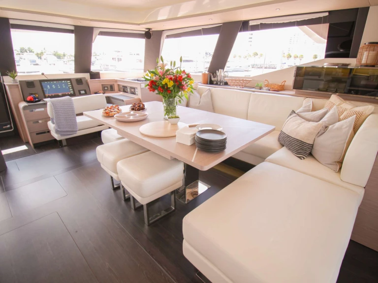 Charter a Fountaine Pajot PRINCESS MILA in Nassau on Samboat