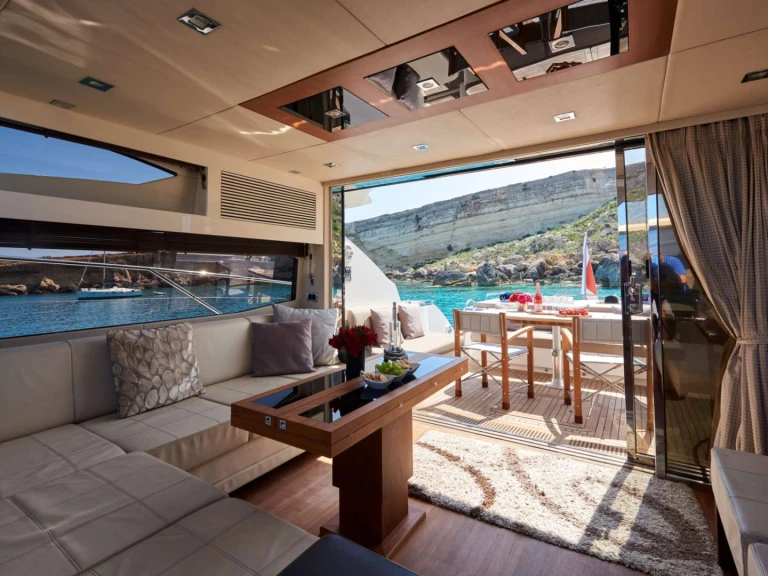 Yacht charter Valletta - Sunseeker Vellamo on SamBoat