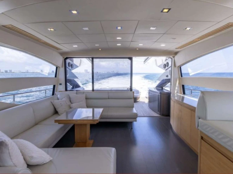 Charter a Pershing Wind in Miami on Samboat