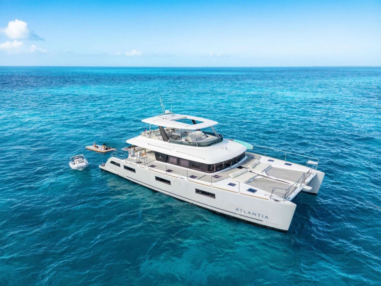 Luxury Yacht to hire Bahamas at the best price