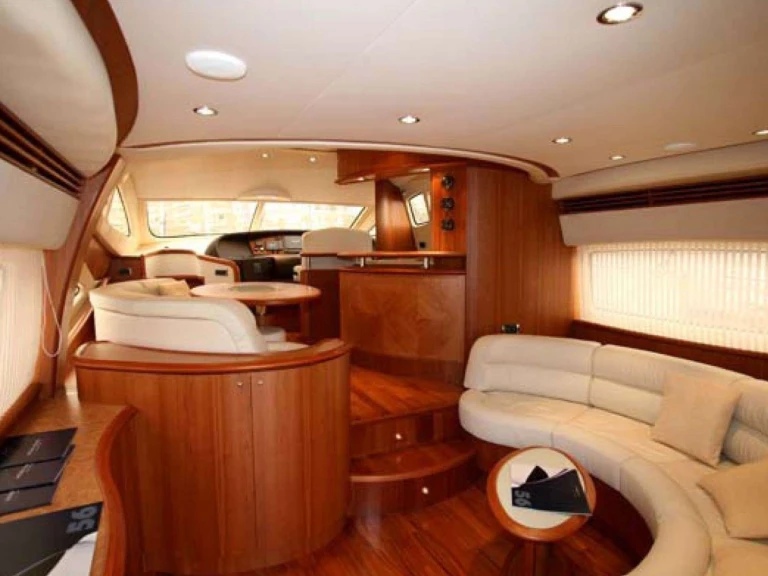 Charter a Aicon PRAXIS 4 in Salamis on Samboat