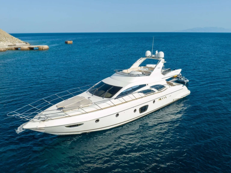 Hire Luxury Yacht Azimut with a boat licence