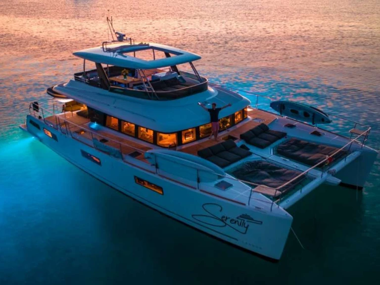 Hire Luxury Yacht Lagoon with a boat licence