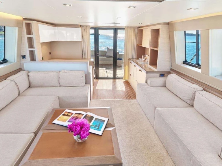 Hire Luxury Yacht with or without skipper Bénéteau Miami