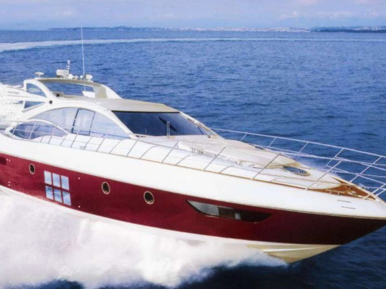 Luxury Yacht to hire Bahamas at the best price