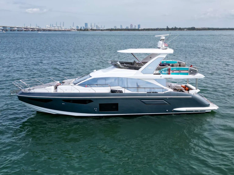 Luxury Yacht to hire State of Florida at the best price