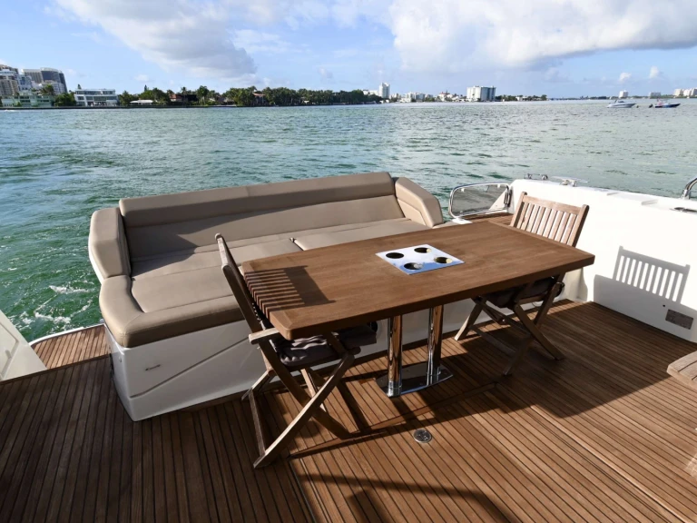 Yacht hire Caribbean cheap 60 Prestige