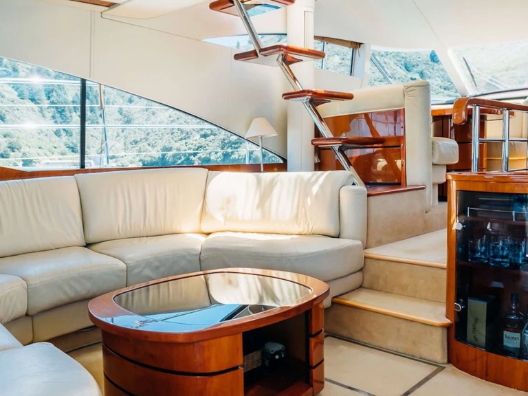 Yacht charter Picton - Fairline-Squadron INDIAN SUMMER on SamBoat