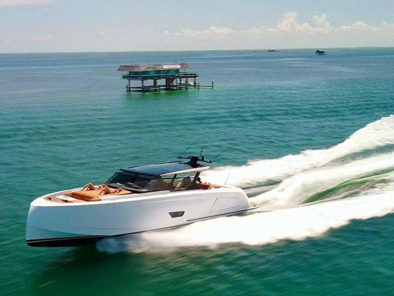 Hire Luxury Yacht with or without skipper Vanquish Miami