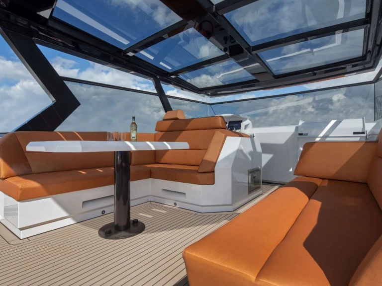 Luxury Yacht to hire Miami at the best price