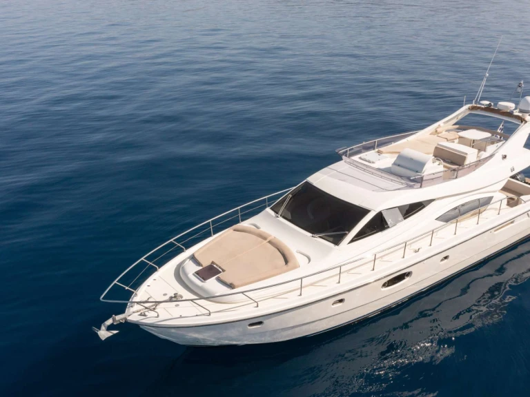 Hire Luxury Yacht Ferretti with a boat licence