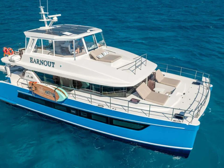 Hire Luxury Yacht Two Oceans with a boat licence