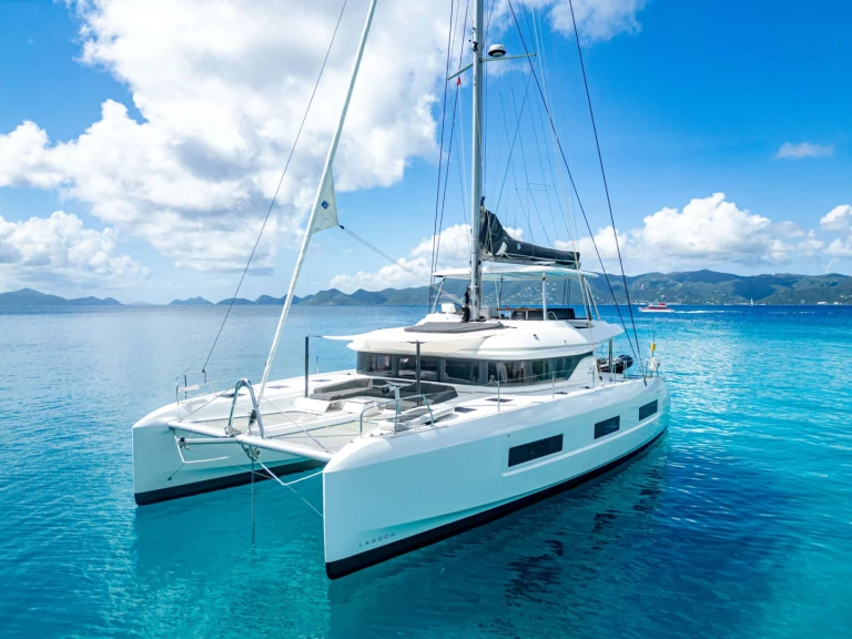 Luxury Yacht to hire Athens at the best price