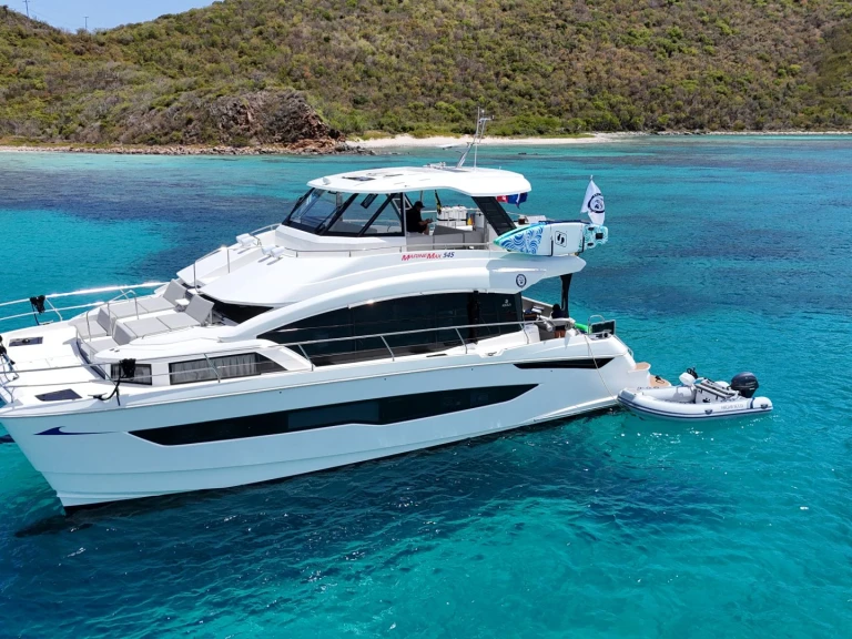 Hire Luxury Yacht Aquila with a boat licence