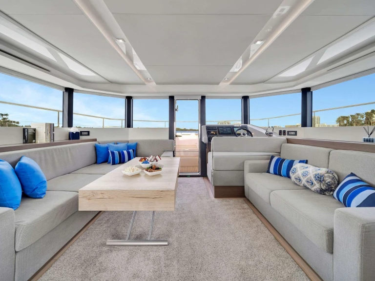 Hire Luxury Yacht with or without skipper Leopard Miami