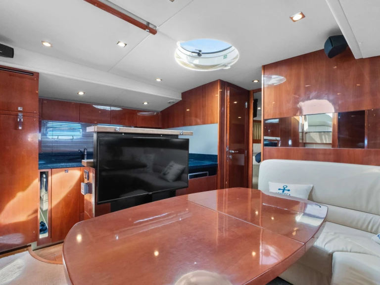 Hire Luxury Yacht with or without skipper Fairline, U.K. City of West Palm Beach