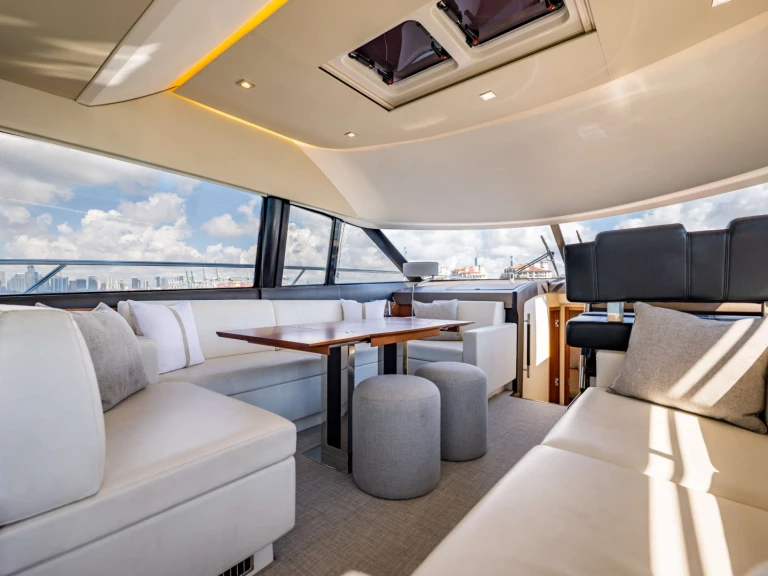 Luxury Yacht to hire Miami at the best price