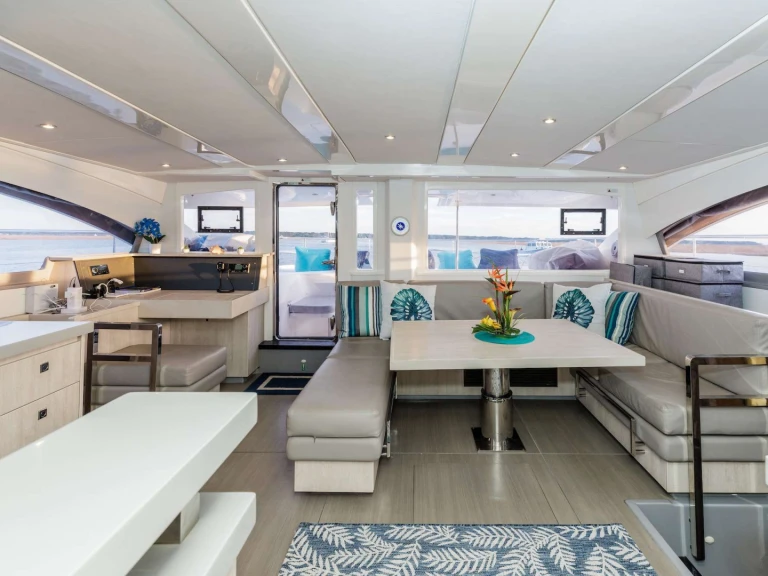 Luxury Yacht to hire Bahamas at the best price