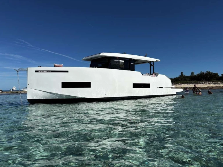 Yacht hire Palm Beach cheap La Ondina