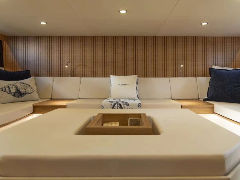 Charter a De Antonio La Ondina in Palm Beach on Samboat