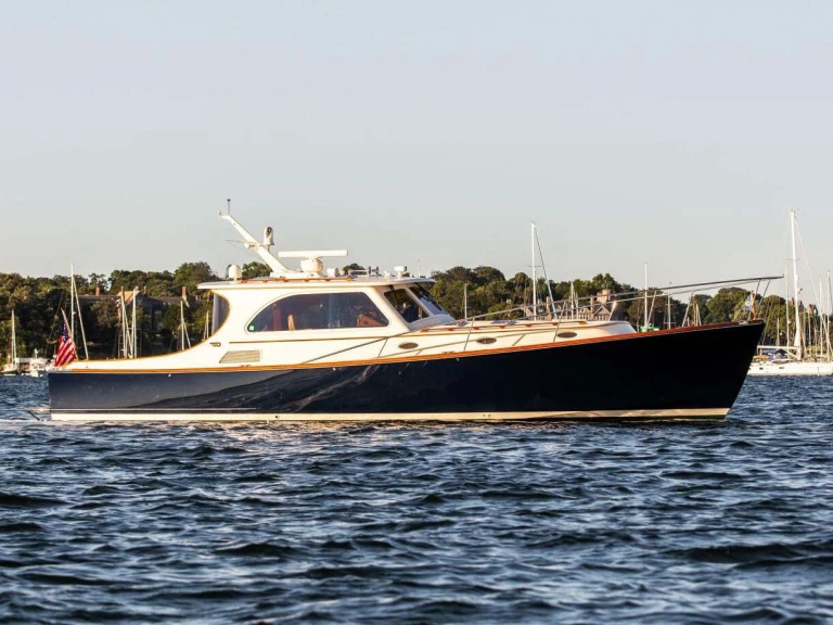 Charter a Hinckley MERLIN in Oyster Bay on Samboat