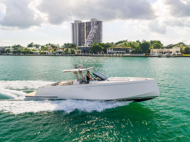 Yacht charter Town of East Hampton - Pardo Yachts 43 Pardo on SamBoat