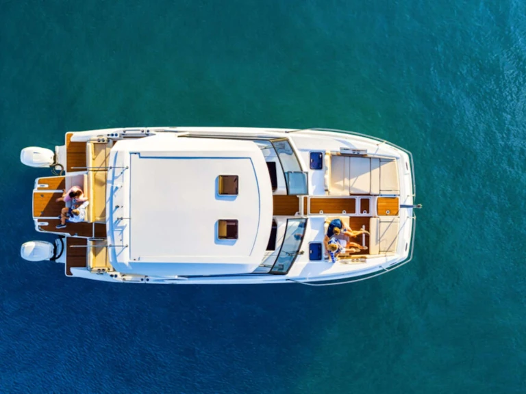 Luxury Yacht to hire Sardinia at the best price