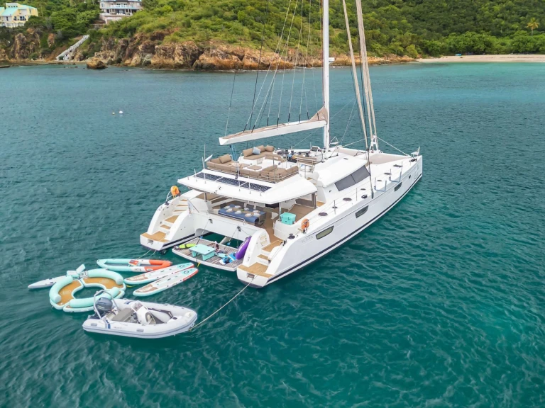 Luxury Yacht to hire Saint Thomas Island at the best price