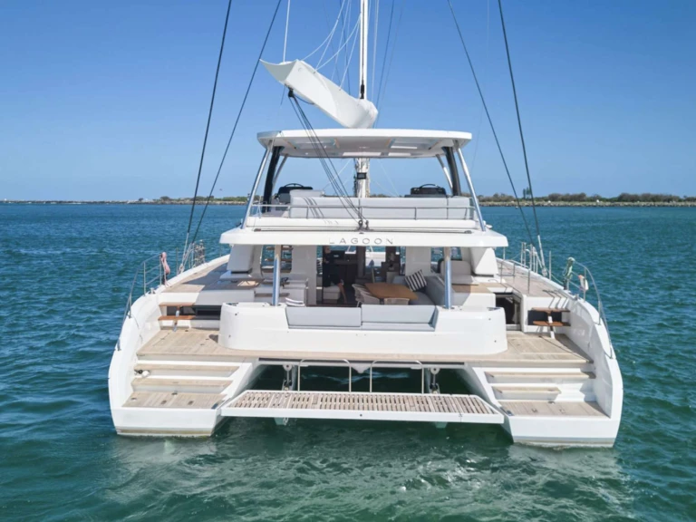 Luxury Yacht to hire Athens at the best price