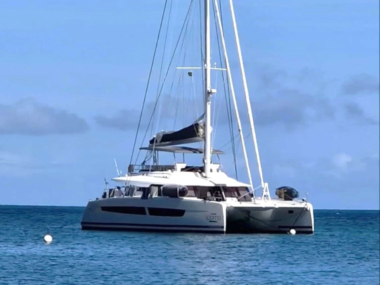Yacht charter Corsica - Fountaine Pajot LOOMA on SamBoat